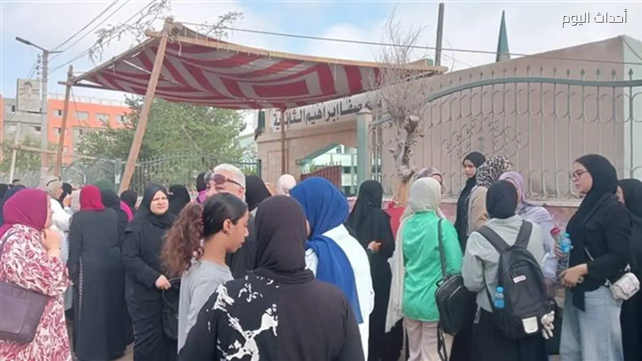 طلاب الثانوية العامة بالشرقية يتحدون صعوبة الكيمياء وسط أجواء حزينة في فاقوس