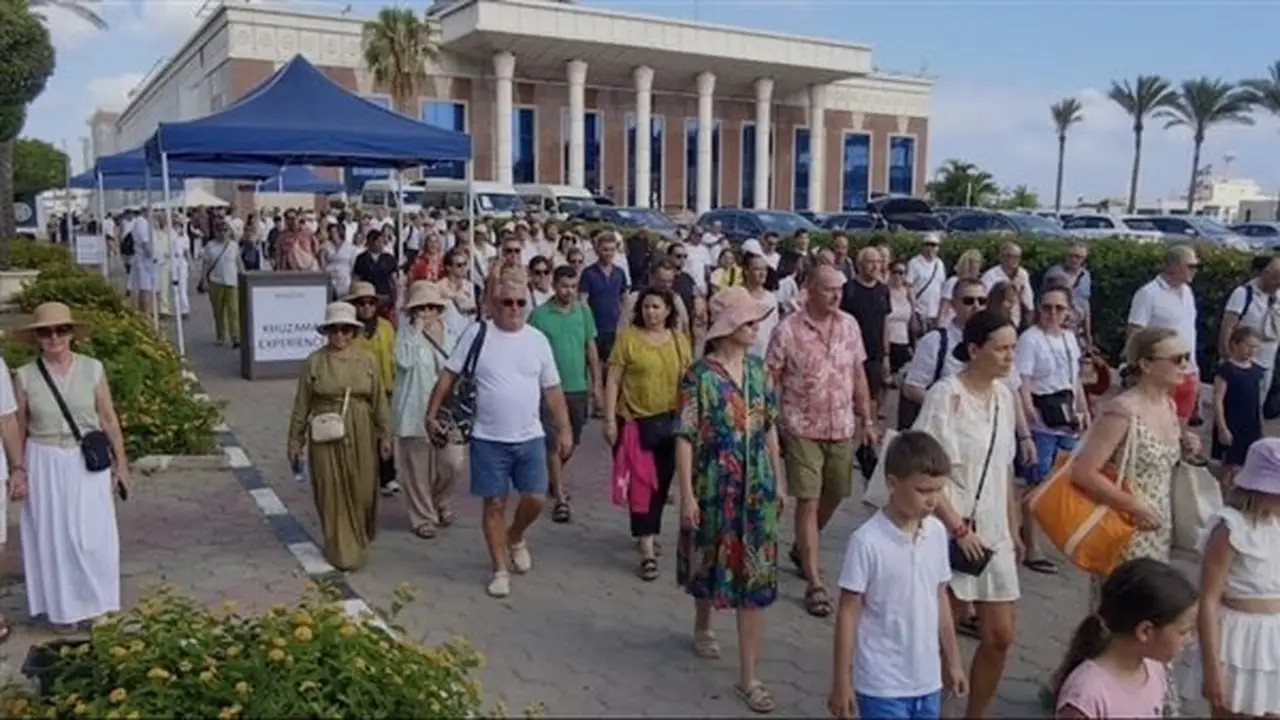 الهيئة العامة لميناء الإسكندرية تستقبل الرحلة الرابعة للسفينة السياحية “Aroya”