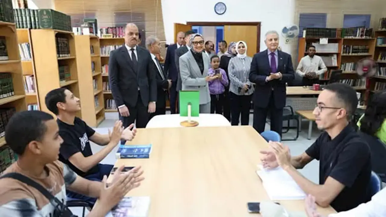 محافظ الوادي الجديد تبحث تطوير مكتبة مصر العامة وتعزيز خدماتها الثقافية