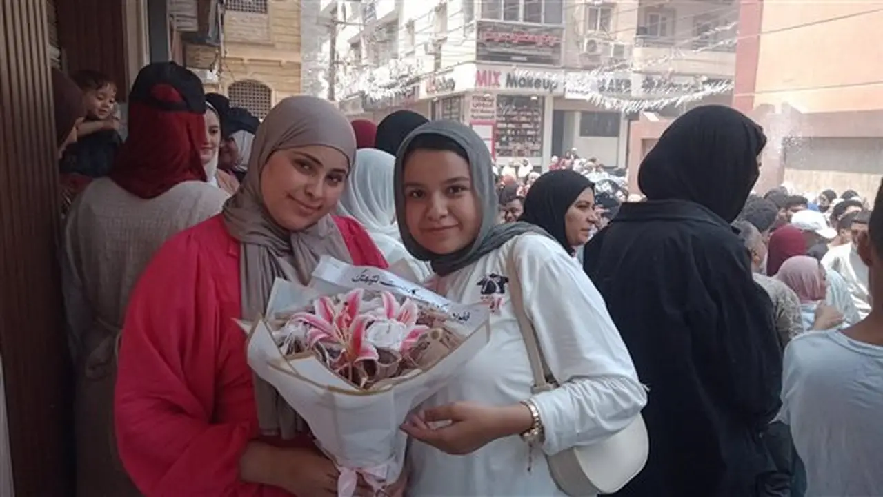احتفالات الورود والطبول تودع طلاب الثانوية العامة في الشرقية