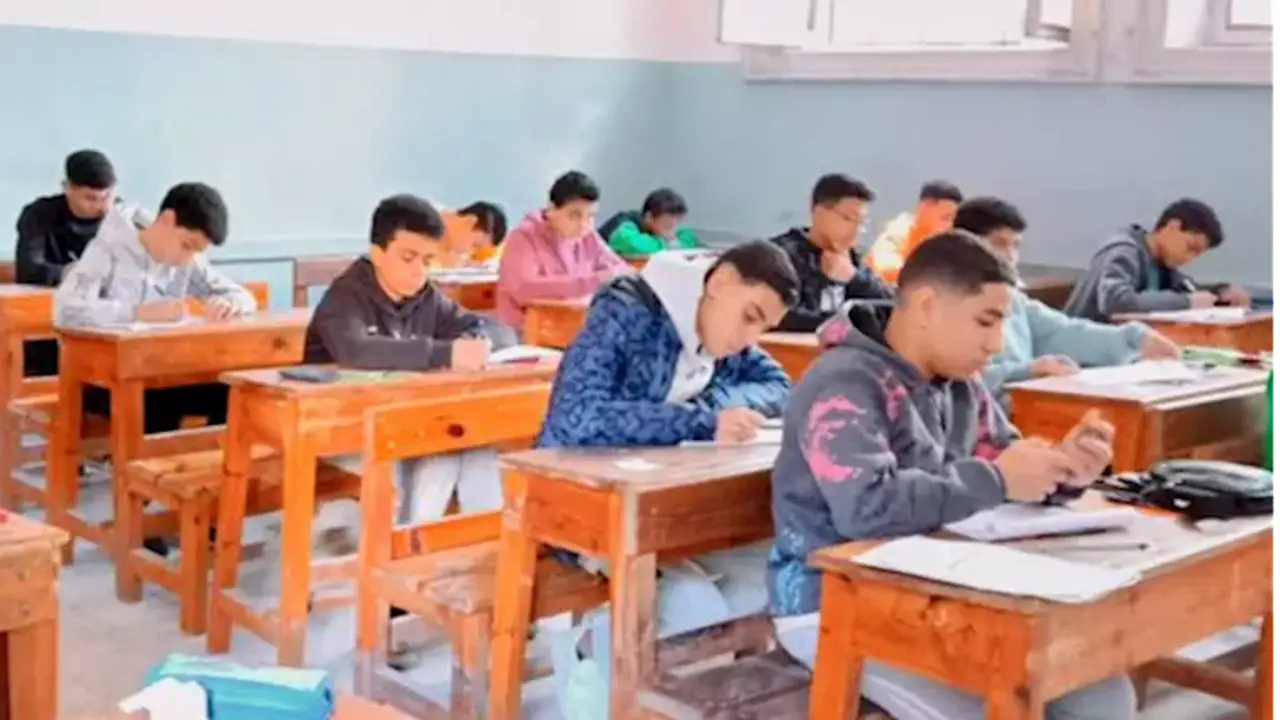 طلاب الثانوية العامة يؤدون امتحاني الفيزياء والتاريخ اليوم