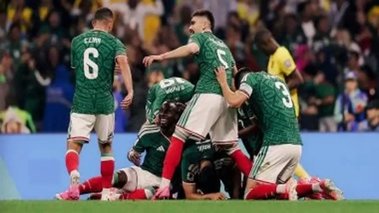 انطلاق مباراة المكسيك وإنجلترا في كأس العالم 2026 بعد تأخير 60 دقيقة