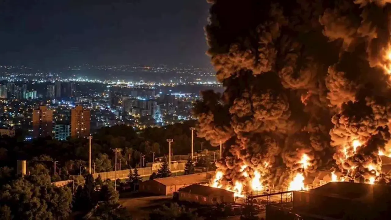 انفجار في مطار إيرانشهر واستهداف جسر للسكك الحديدية شمال طهران.. تطورات الأوضاع في إيران