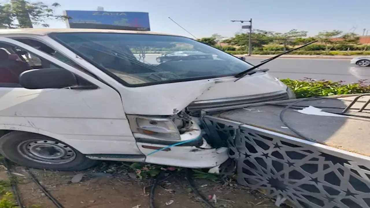 إصابة 5 أشخاص في انقلاب ميكروباص على طريق الواحات