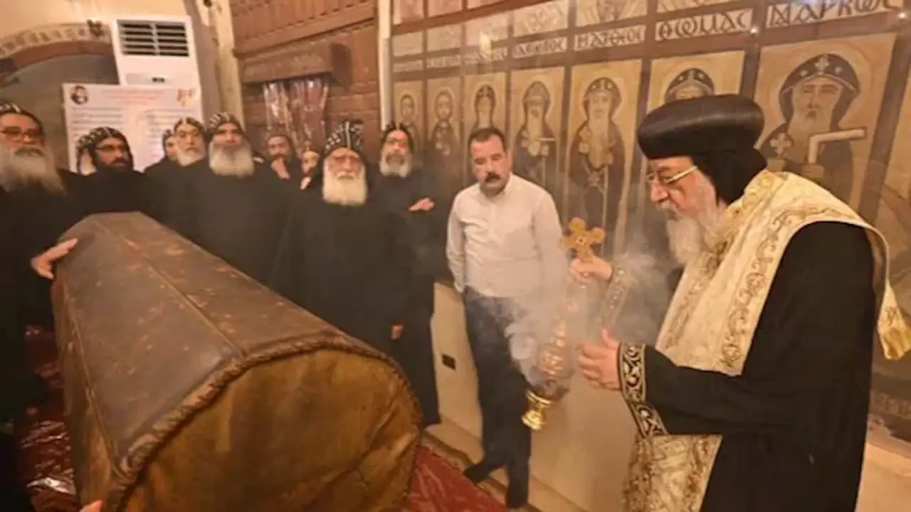 البابا تواضروس الثاني يُطيب جسد القديس الأنبا بيشوي بديره في وادي النطرون بمناسبة عيده