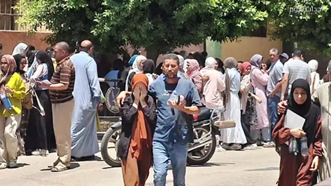 بني سويف: دموع طلاب الثانوية العامة بعد امتحان الكيمياء الصعب