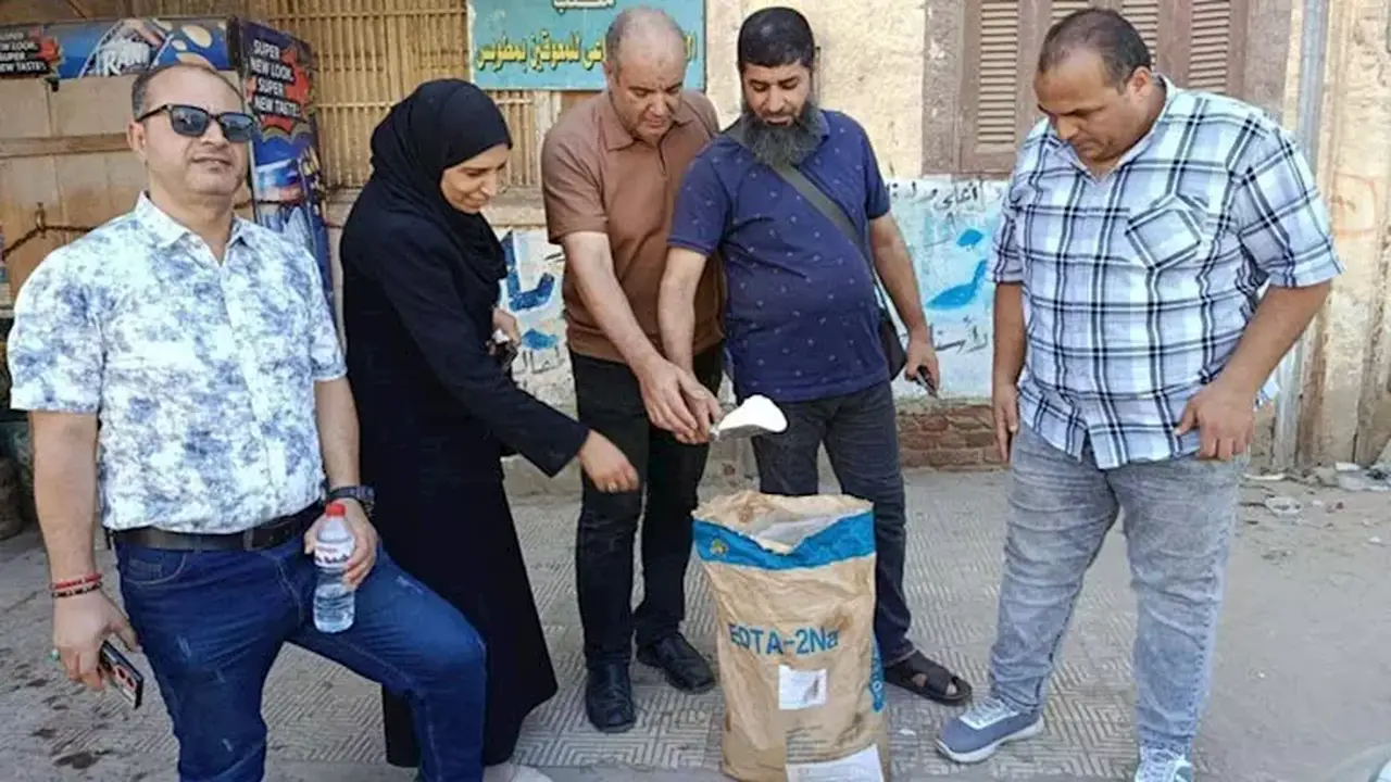 ضبط 13 كيلوغرامًا من مادة محظورة تُستخدم في طهي الفول بكفر الشيخ