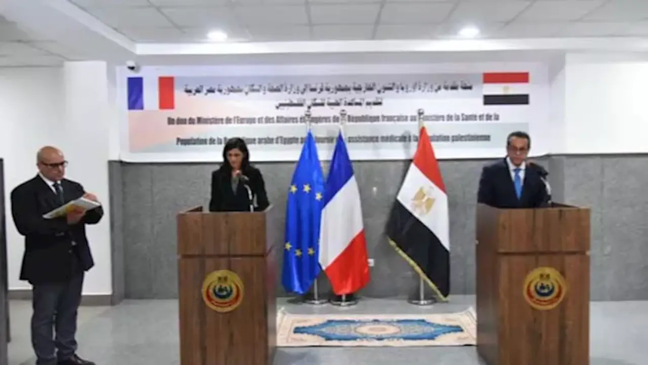 وزير الصحة يتسلم شحنة مساعدات طبية فرنسية لدعم مصابي غزة
