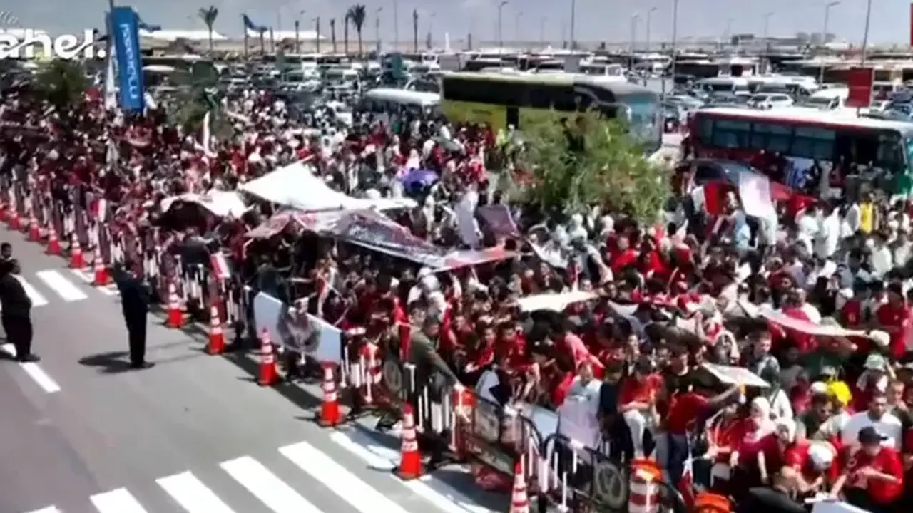 بث مباشر: استقبال رسمي وشعبي لمنتخب مصر في مطار العلمين