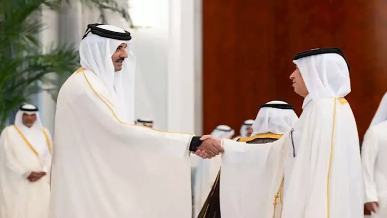 أمير قطر يتلقى التعازي في وفاة والده بحضور قادة دوليين | صور