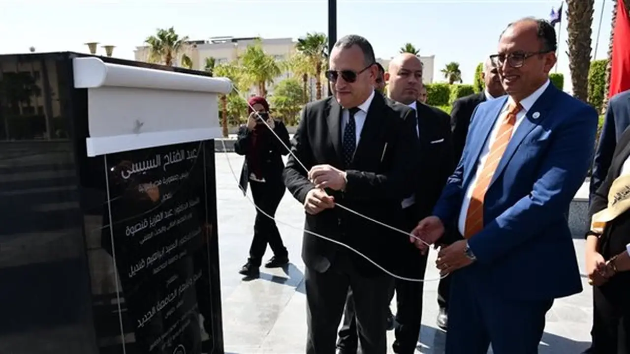 وزير التعليم العالي يضع حجر الأساس لجامعة العاصمة الجديدة