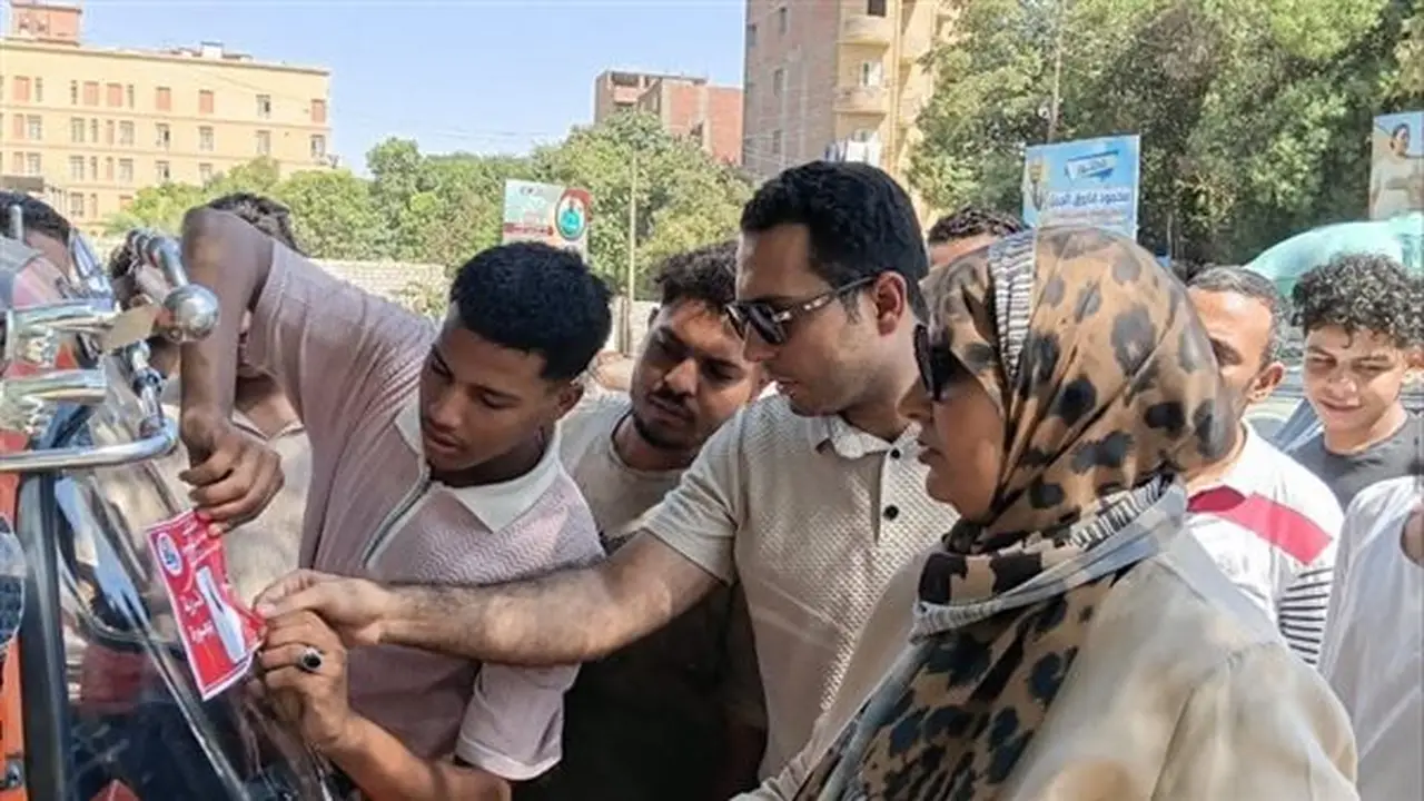 بدء تنفيذ نظام تنظيم مركبات التوك توك في بهجورة بقنا