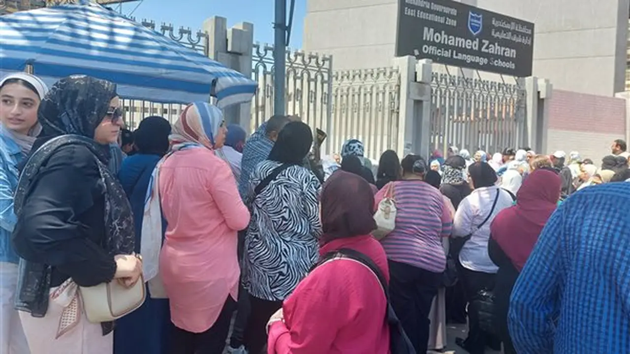 بدء امتحانات الثانوية العامة بالإسكندرية وسط إجراءات تنظيمية مشددة