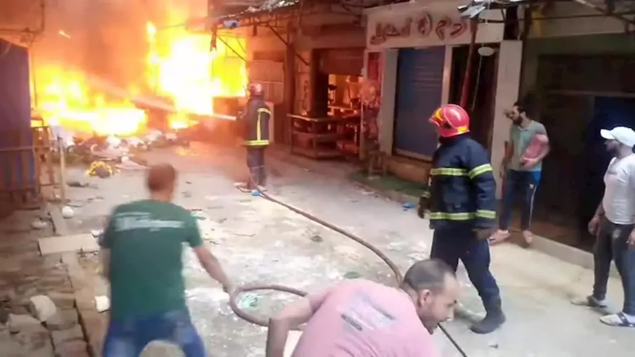 حريق ضخم في سوق الفلكي بالإسكندرية يبدأ من شقة سكنية (فيديو وصور)