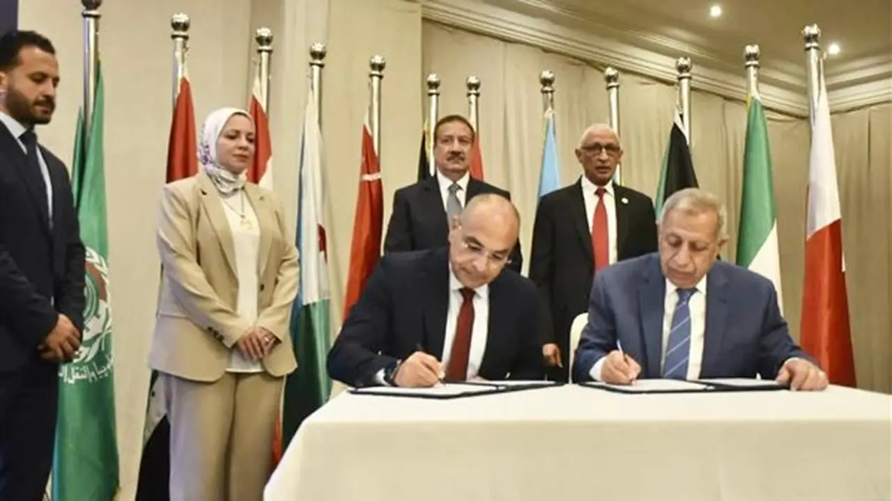 تعاون استراتيجي بين قناة السويس للحاويات والأكاديمية العربية لتأهيل الكوادر في النقل واللوجستيات