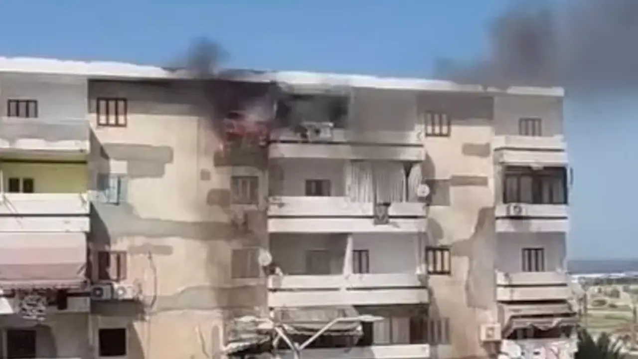 السيطرة على حريق داخل شقة بمساكن الهيئة في بورفؤاد بسبب وحدة تكييف (صور)