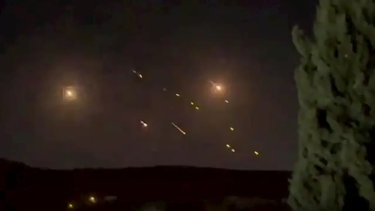 الجيش الإيراني يستهدف قاعدة الدوحة الأمريكية في الكويت بطائرات مسيرة