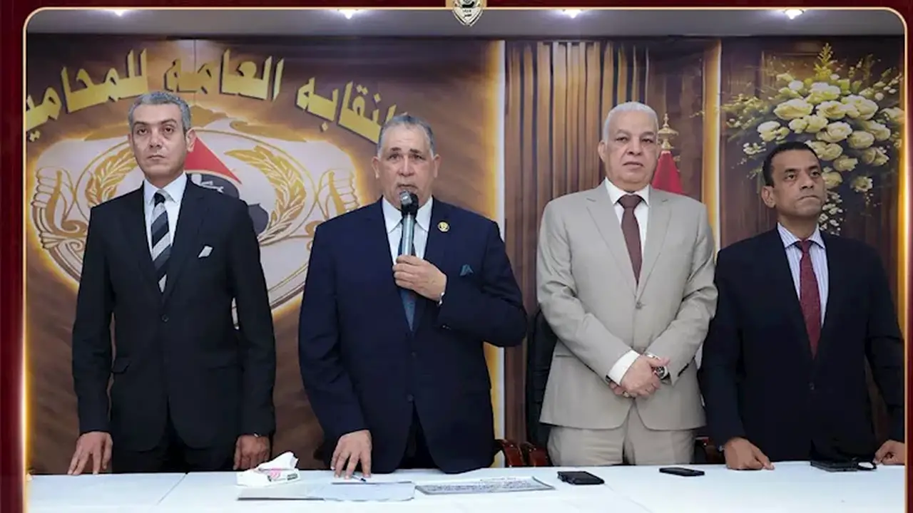 نقيب المحامين: الحجاب ليس شرطًا لممارسة المهنة والمظهر اللائق واجب