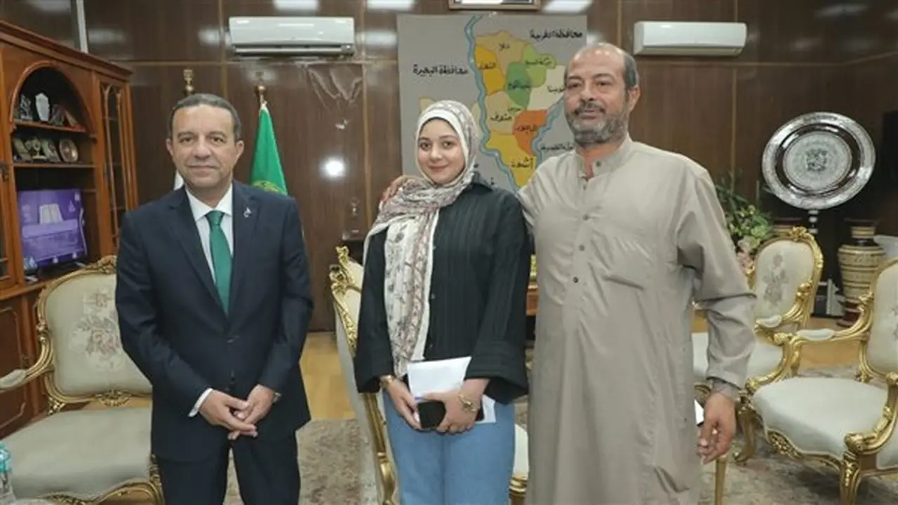 محافظ المنوفية يستقبل الطالبة ندى ويقدم لها دعمًا ماليًا وعينيًا بعد إشادة رئيس الوزراء