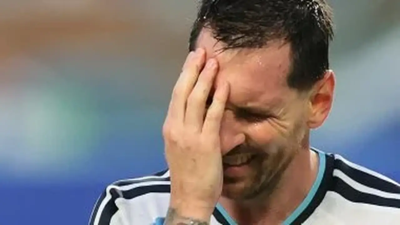 هل يواجه ميسي مصير حسام عبد المجيد بعد إصابة الرأس؟