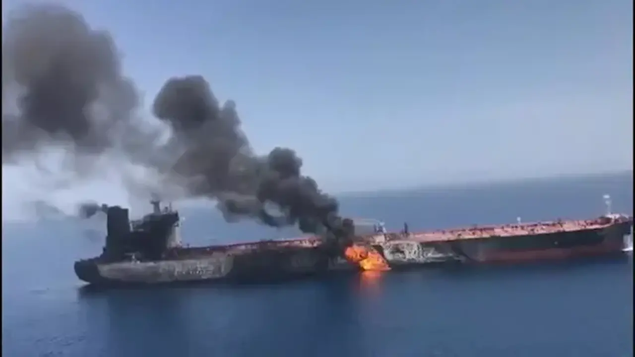 التلفزيون الإيراني: استهداف ناقلة نفط قرب مضيق هرمز بعد تجاهل تحذيرات