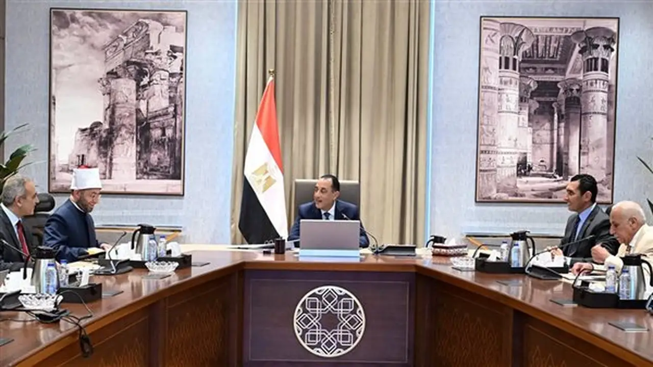 مدبولي يناقش الحلول المقترحة لأرض الزمالك بعد حل أزمة فرع أكتوبر