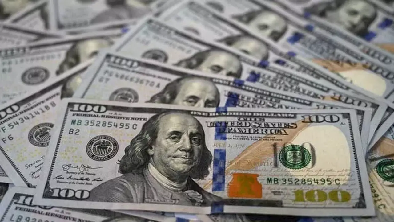 هل يصل الدولار إلى 55 جنيهاً قريباً؟ خبراء يكشفون الأسباب وراء ارتفاعه
