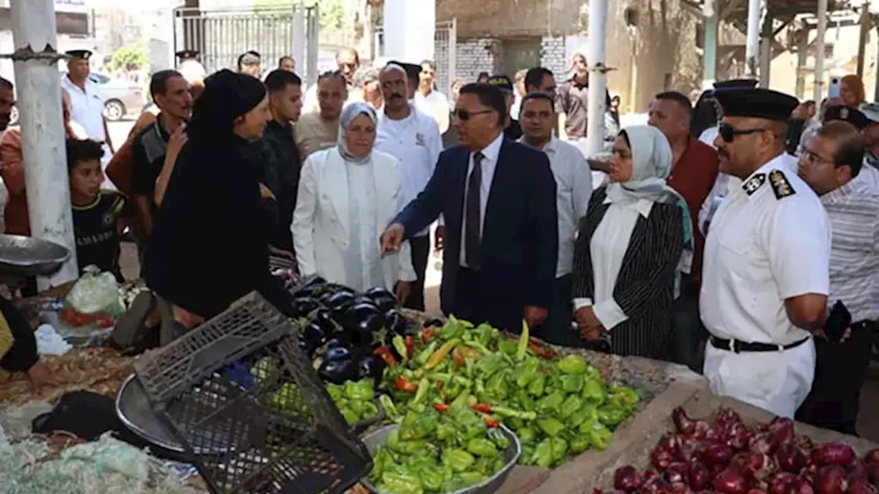 محافظ القليوبية يتفقد تطوير سوق بهتيم بعد نقل الباعة الجائلين (صور)