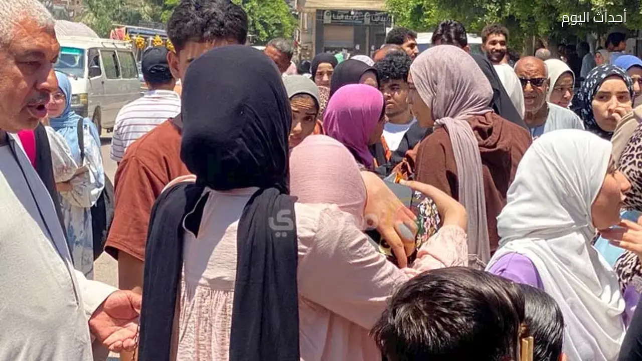 طالبات كفر الشيخ في حالة من الاستياء بعد امتحان الكيمياء: صعوبة الأسئلة وتأثيرها – صور