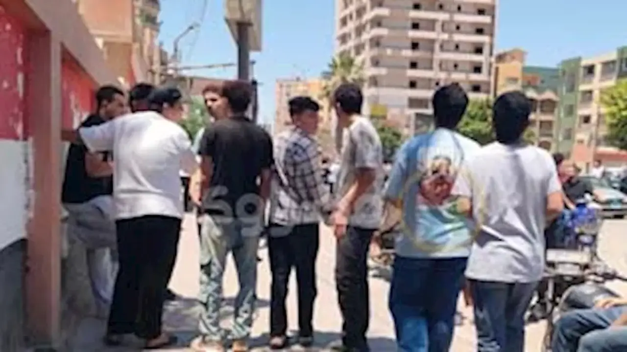 آراء متباينة لطلاب الثانوية العامة بالفيوم حول امتحاني الفيزياء والتاريخ – صور
