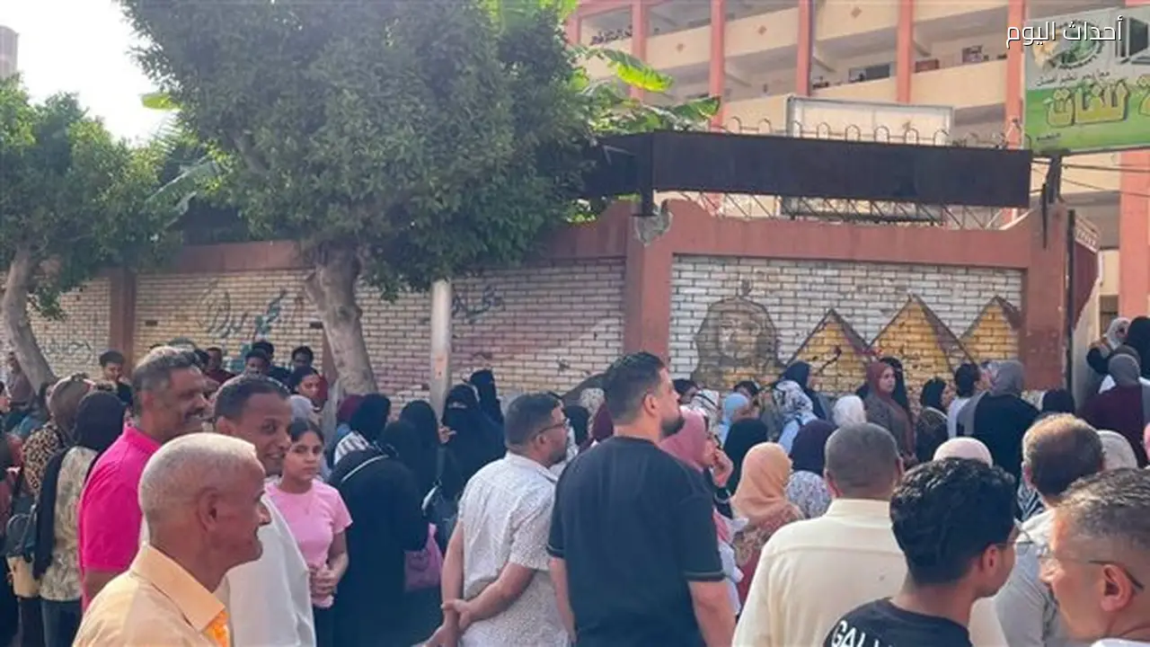 توافد الطلاب لأداء امتحانات الثانوية العامة بالإسكندرية وسط أجواء من القلق