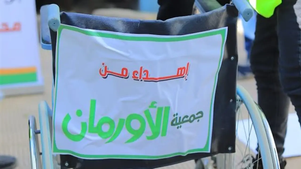 تسليم 12 كرسي متحرك لذوي الهمم في المنيا