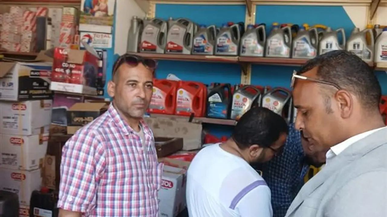 تشميع 10 محال في مطاي وبني مزار بالمنيا لمزاولتها النشاط دون ترخيص