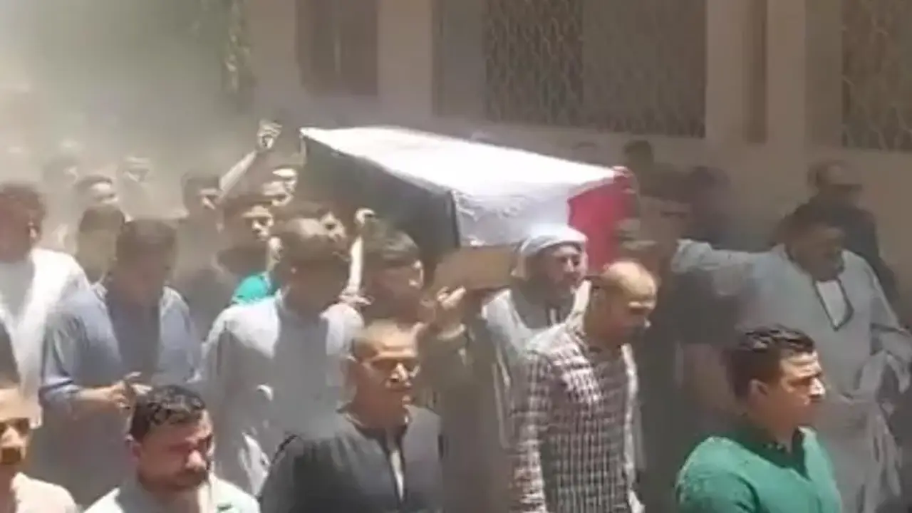 تشييع جثمان أمين الشرطة محمود أحمد ضحية حريق القليوبية وارتفاع عدد الضحايا إلى 5