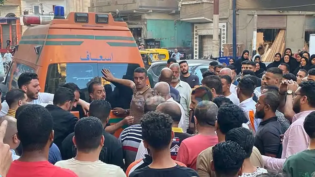تشييع جثمان عامل قُتل طعنًا في كفر الشيخ بسبب خلافات قديمة (صور)