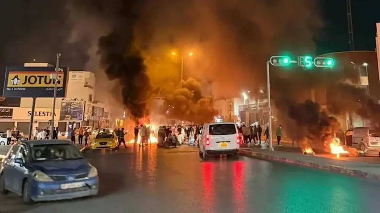 احتجاجات في طرابلس: إغلاق مقر وزارة الخارجية وسط تصعيد شعبي