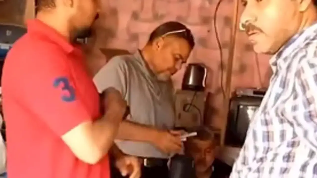 تداول فيديو قديم يظهر تظاهر صاحب بقالة بالإغماء خلال حملة تموينية في الغربية