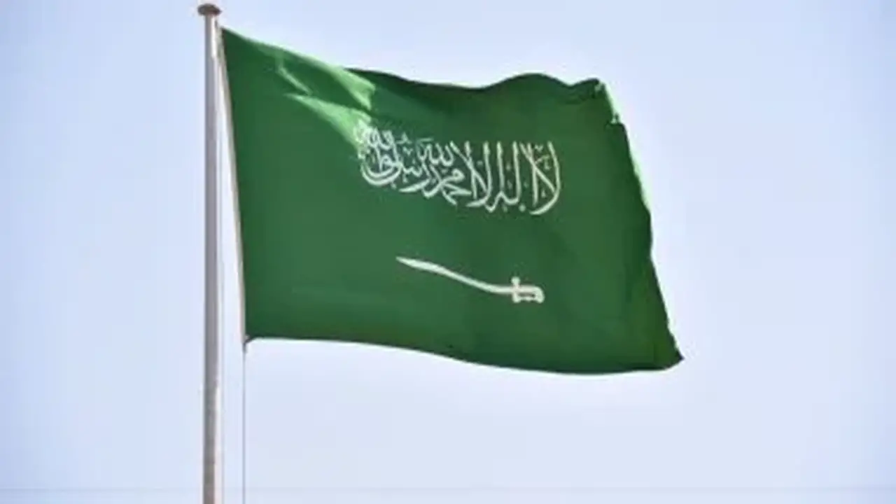 استهداف سفينة سعودية في البحر الأحمر مع أضرار طفيفة بالهيكل