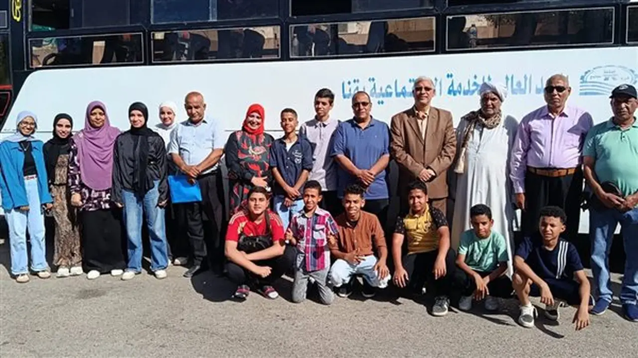 مديرية تعليم قنا تكرم الطلاب الأيتام المتفوقين برحلة ترفيهية إلى الغردقة
