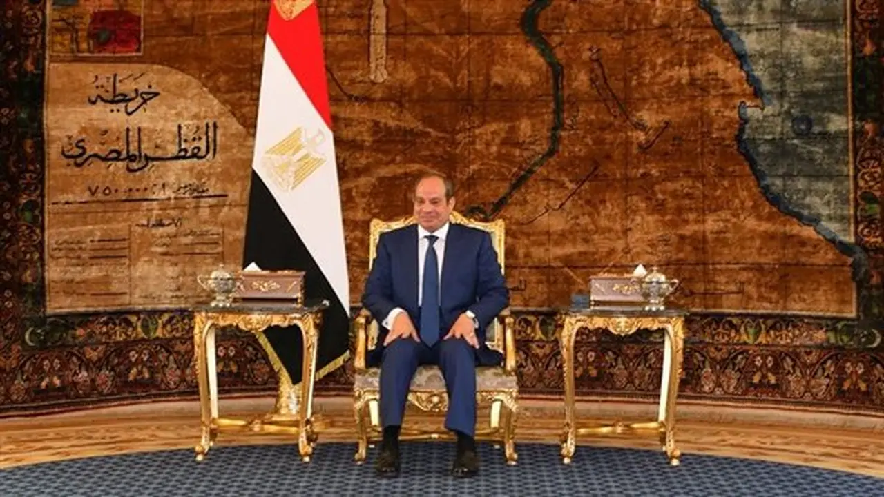 لقاء السيسي بلاعبي المنتخب الوطني لكرة القدم: تكريم وإشادة بالإنجازات