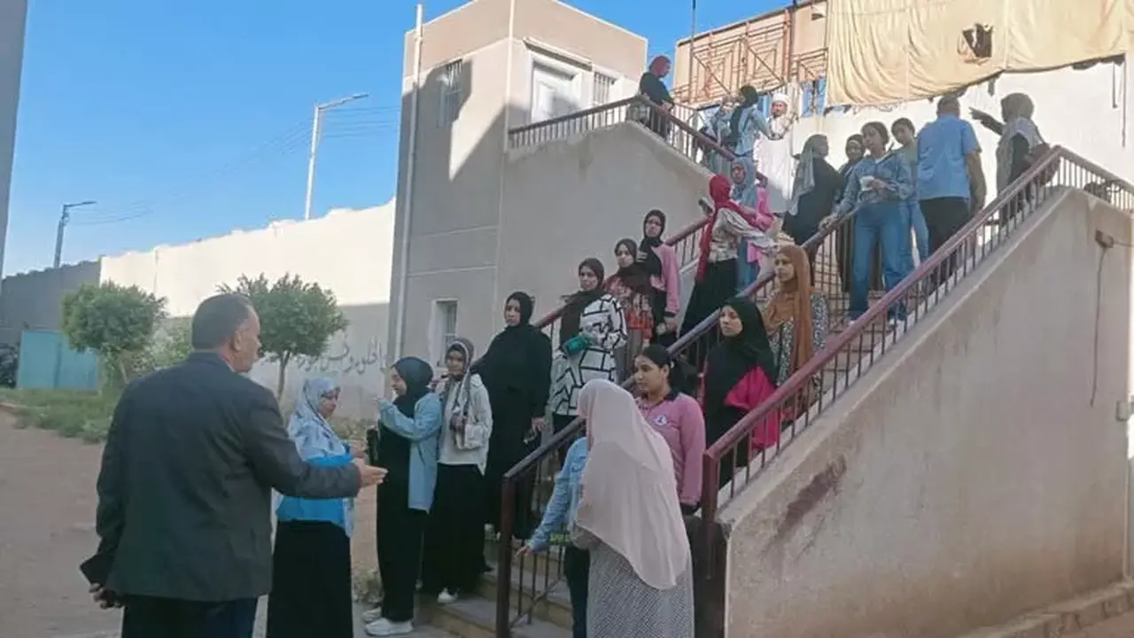 هدوء وانضباط في لجان امتحانات الفيزياء والتاريخ بأسيوط – صور