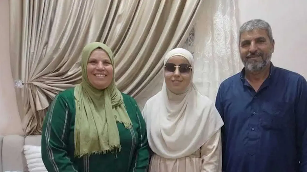 زينات صلاح.. قصة نجاح ملهمة لطالبة مكفوفة تتفوق في الثانوية الأزهرية