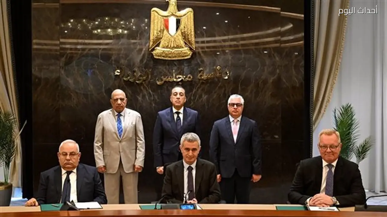 توقيع عقدين لنقل وتوزيع وشراء الكهرباء في المنطقة الاقتصادية لقناة السويس
