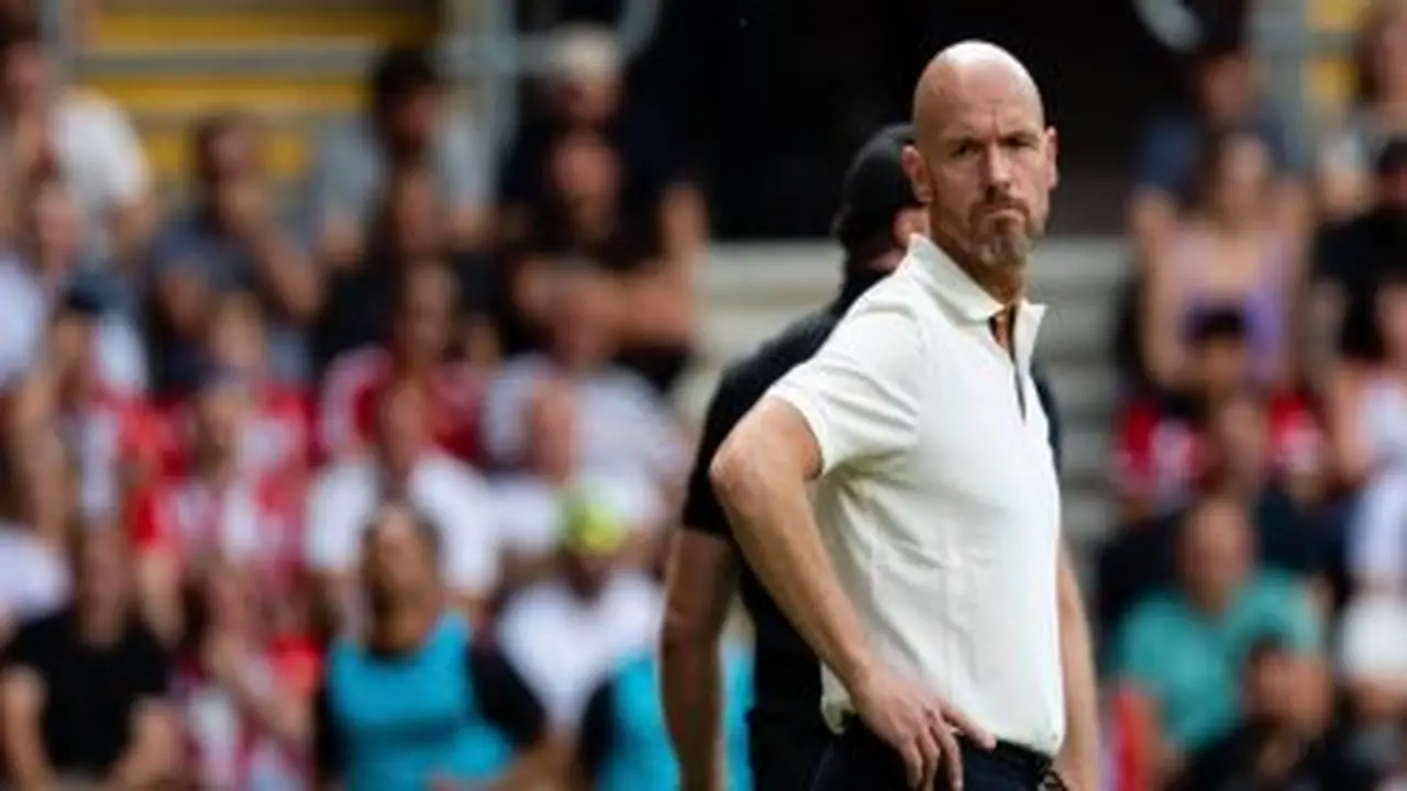 تين هاج يؤكد التزامه بتفينتي ويستبعد تدريب منتخب هولندا