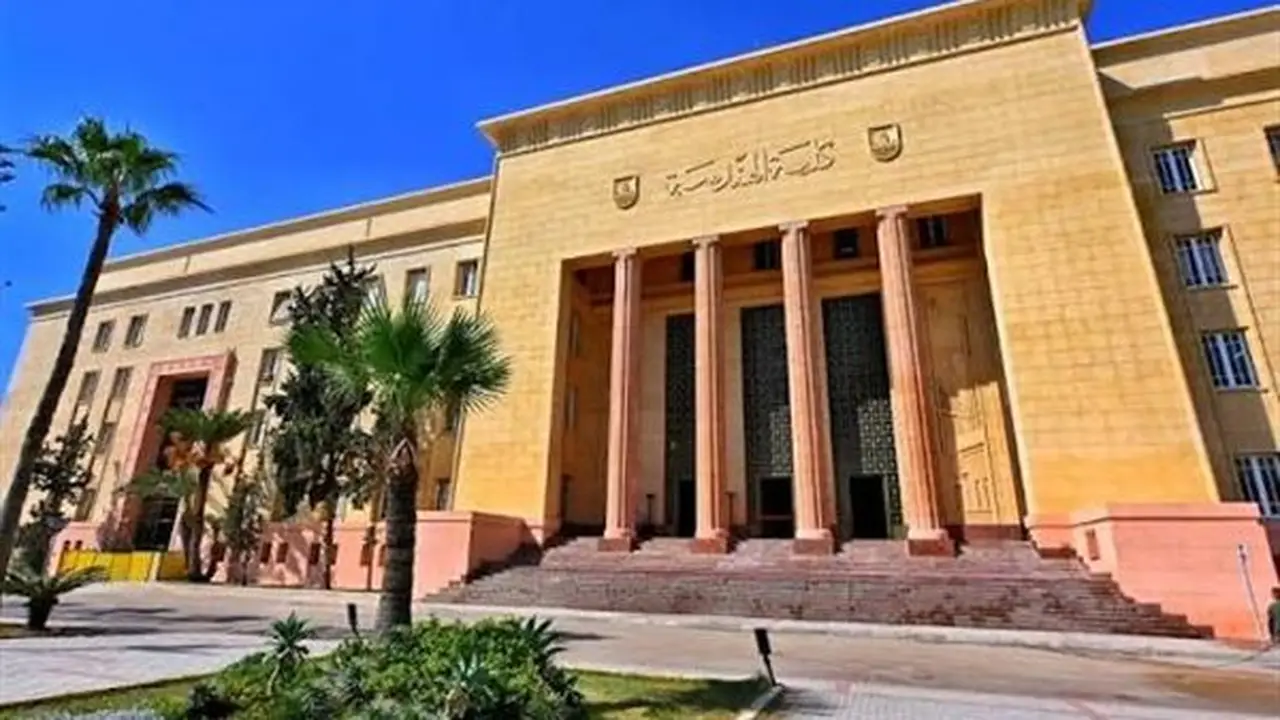 جامعة الإسكندرية تستضيف خبيرًا فرنسيًا لتقديم برنامج دولي في أمن الشبكات