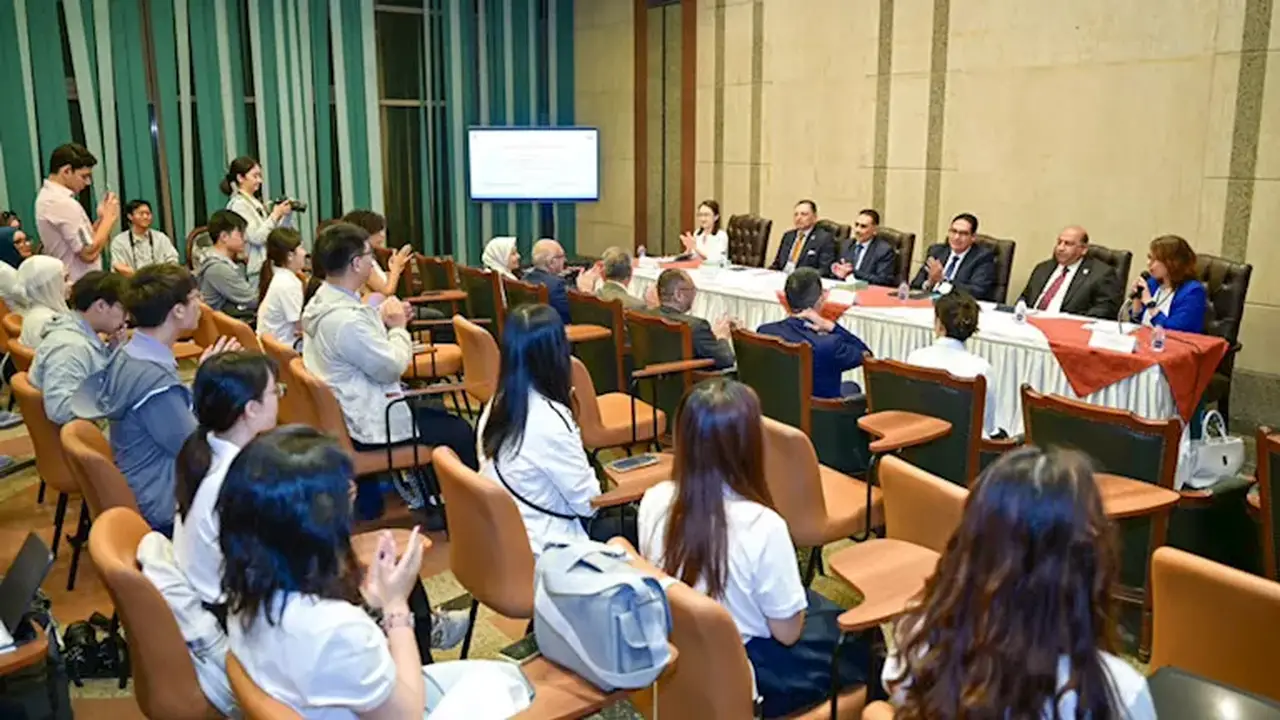 جامعة القاهرة تطلق الدورة الثانية للمدرسة الصيفية بالتعاون مع جامعة شنغهاي للدراسات الدولية