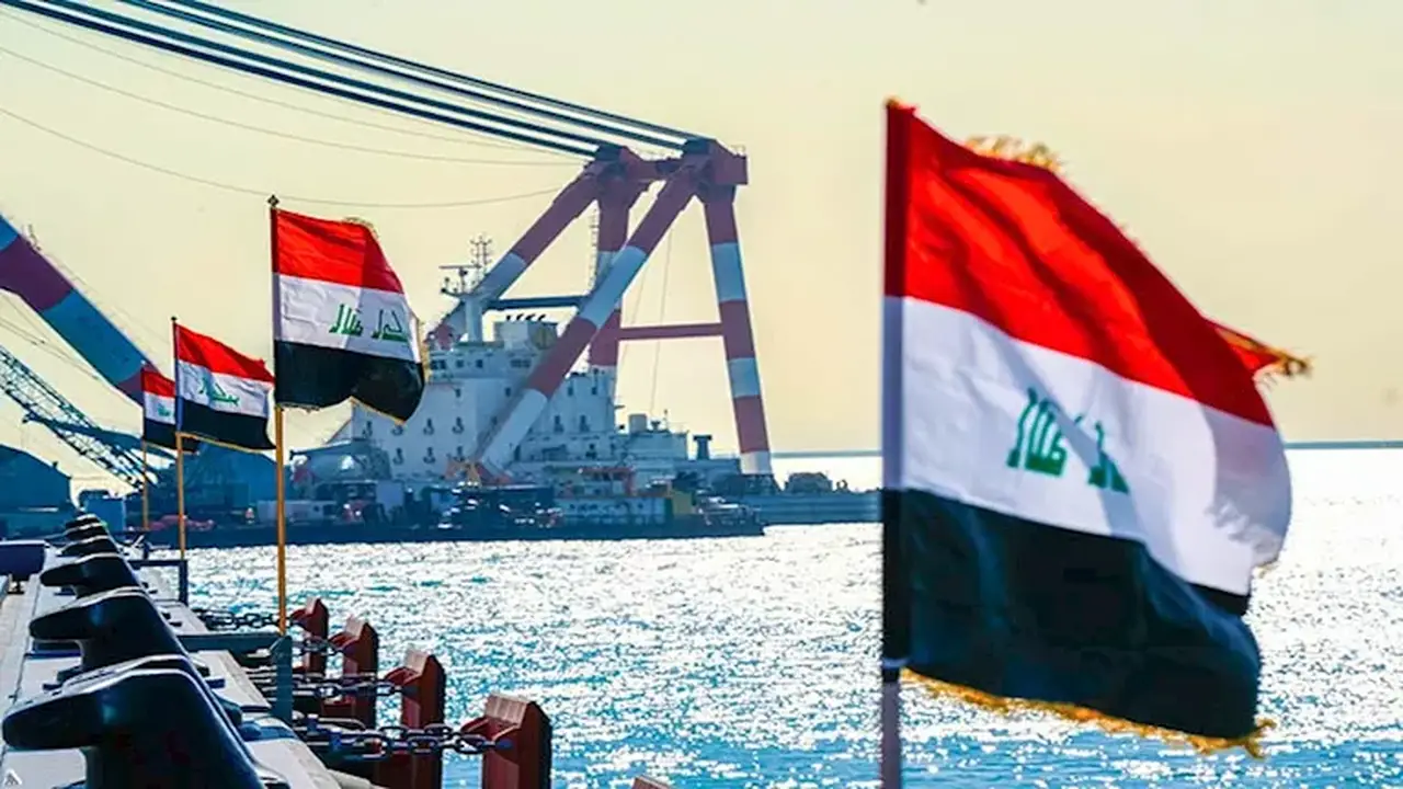 فتح تحقيقات في حادثة سقوط جسم غريب قرب ناقلة نفط في العراق