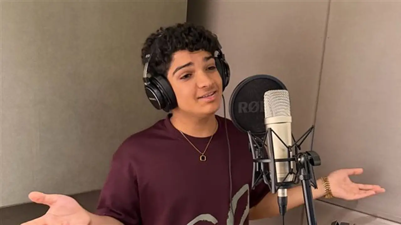 «حرب بالسيوف».. أحدث أعمال محمد أسامة الغنائية (صور)