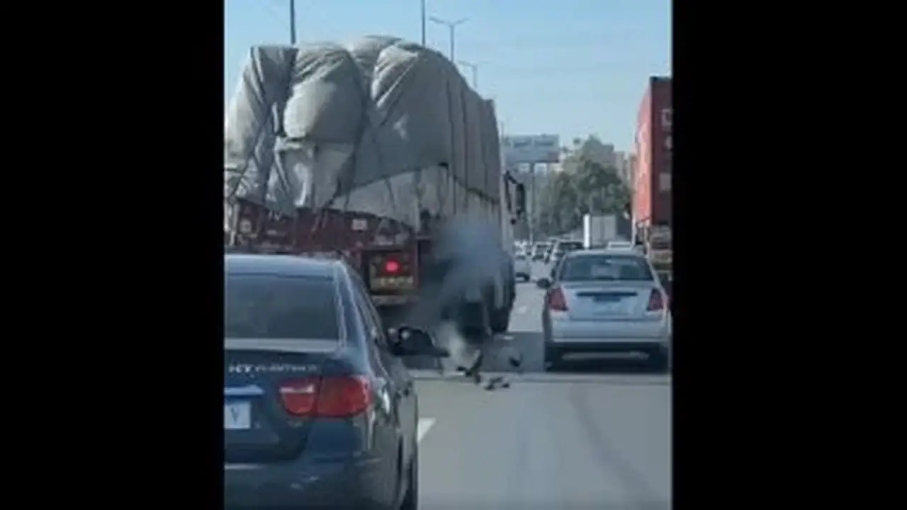 هل هو حقيقي أم ذكاء اصطناعي؟ فيديو الشاحنتين يثير جدلاً جديدًا في عصر الـAI