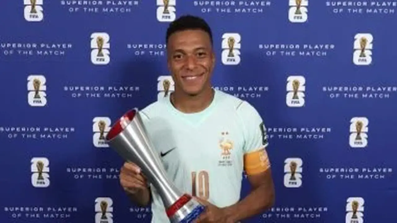 طاقم تحكيم مباراة فرنسا وإسبانيا في كأس العالم